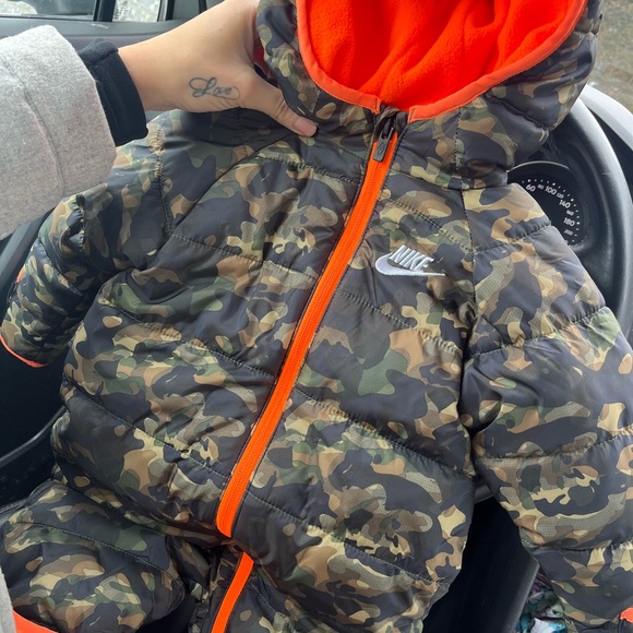 Nike baby winter coat 9 months - Picture 2 of 2